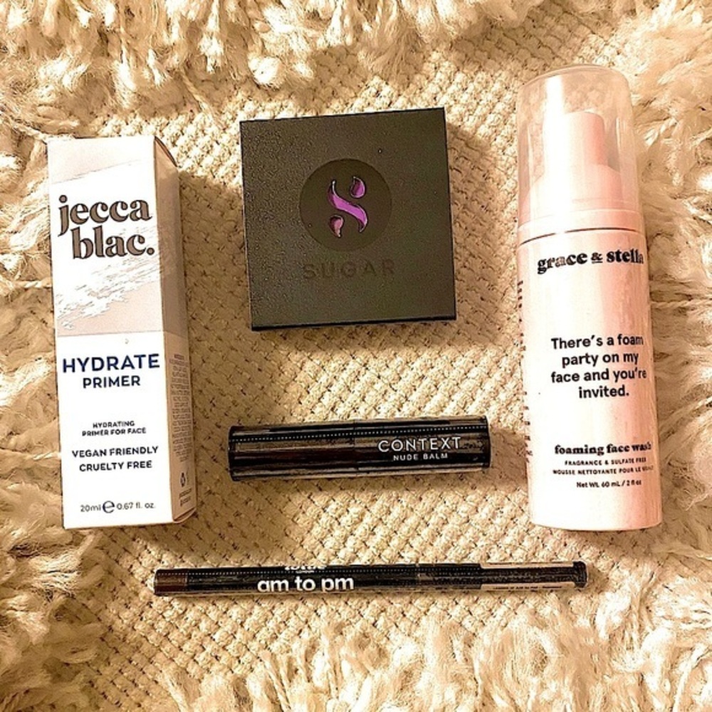 FREE BAG + GLOSS with make up bundle/lot